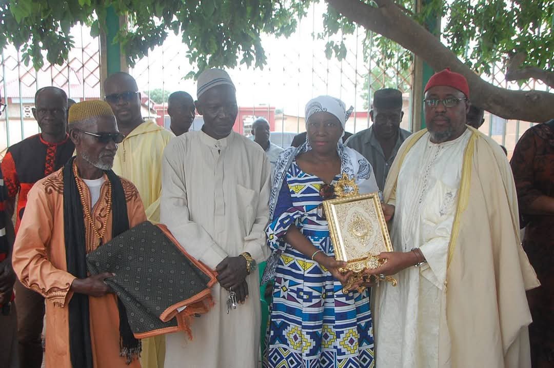 Daoukro : Henriette Lagou a fait un important don de sucre et le Saint Coran à la communauté musulmane