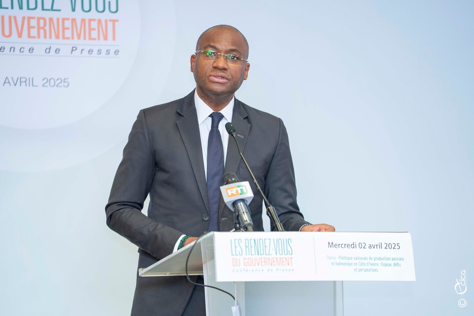 Côte d’Ivoire : 𝐀𝐮𝐭𝐨𝐬𝐮𝐟𝐟𝐢𝐬𝐚𝐧𝐜𝐞 𝐞𝐧 𝐫𝐞𝐬𝐬𝐨𝐮𝐫𝐜𝐞𝐬 𝐚𝐧𝐢𝐦𝐚𝐥𝐞𝐬, 𝐒𝐢𝐝𝐢 𝐓𝐨𝐮𝐫𝐞́ 𝐝𝐞́𝐜𝐥𝐢𝐧𝐞 𝐥𝐞𝐬 initiatives entreprises par le 𝐠𝐨𝐮𝐯𝐞𝐫𝐧𝐞𝐦𝐞𝐧𝐭 𝐩𝐨𝐮𝐫 y parvenir