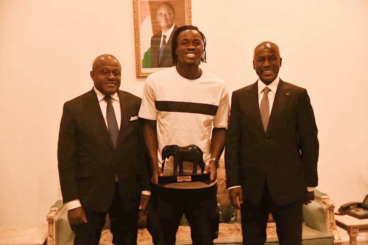 Côte d’Ivoire : Adama Bictogo reçoit Eliakim Coulibaly, vainqueur du Challenger ATP 50 d’Abidjan