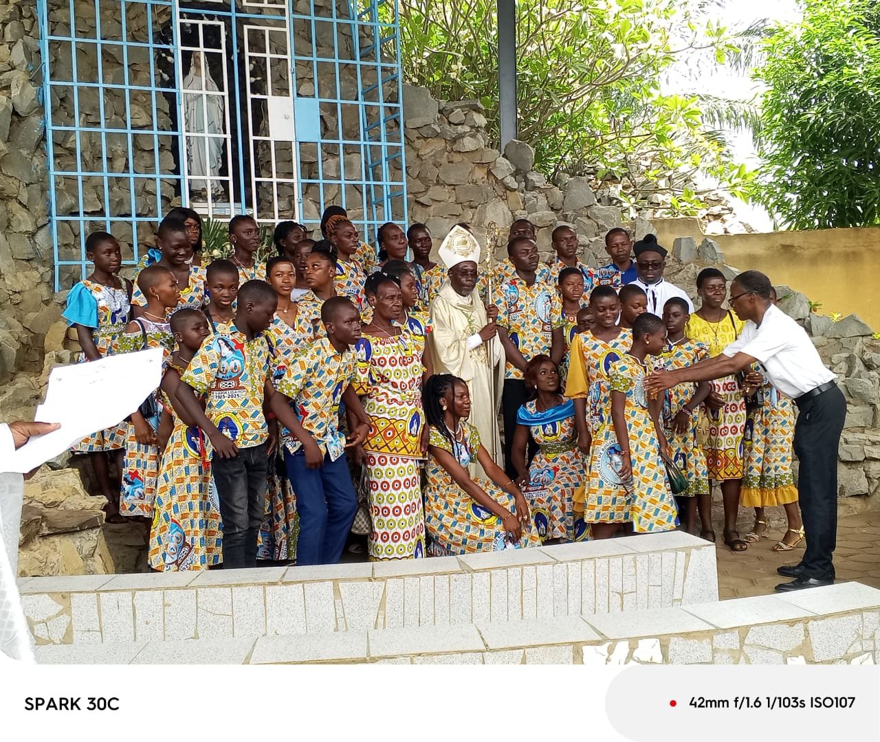 Dimanche du Bon Pasteur: 314 catéchumènes du Vicariat Paul Siméon Ahouana confirmés par Mgr Joseph Aka