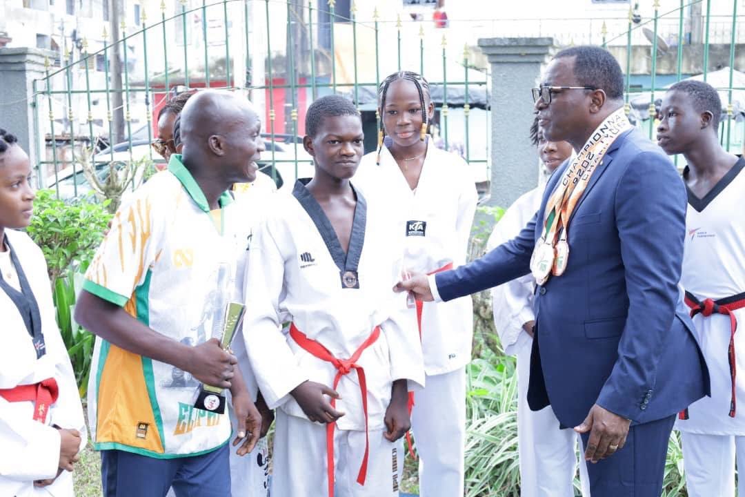CIV/Sacré meilleur club de Taekwondo de la saison 2026: Le club d’Attécoubé félicité par le ministre Danho Paulin