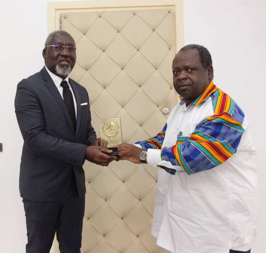 Ebony d'honneur 2021: Yao Noël dédie sa distinction au ministre Alcide Djédjé
