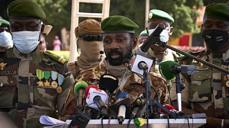 Coups d'Etat en Afrique: Arthur Banga (historien) révèle «ce qui donne des ailes aux putschistes»