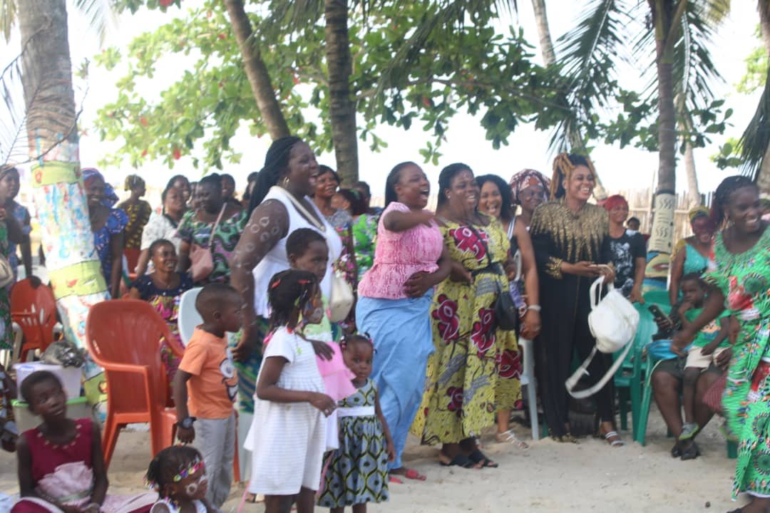 Fête des mères à Yopougon: La Fondation Johnny Kouadio célèbre les mamans de l'ile Bouley et de Béago