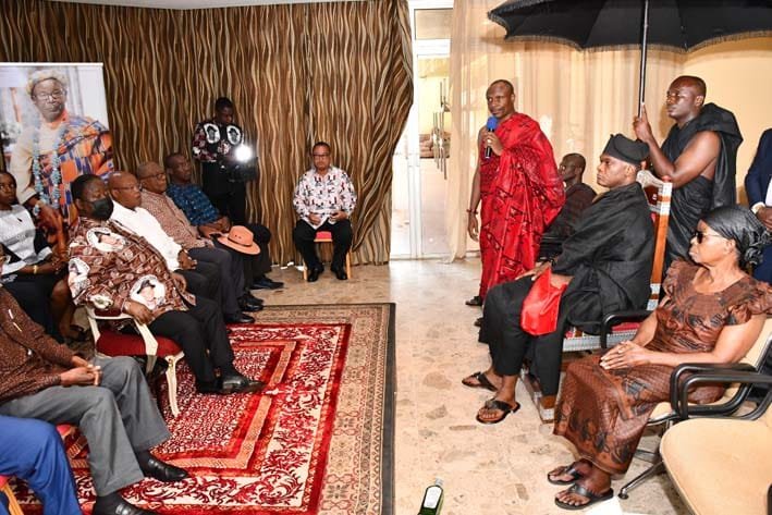 Obsèques de Bédié Marcellin: Après le passage du PPA-CI, Gbagbo envoie une autre délégation, le Roi des Baoulé dit "Yako" à HKB