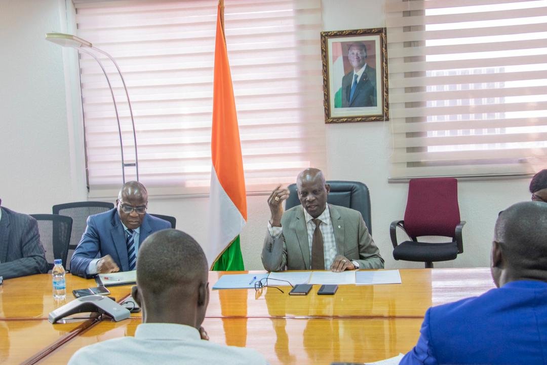 Affaire « Docteurs non recrutés »/Adama Diawara annonce un nouveau recrutement et conseille: « Privilégiez le dialogue en lieu et place du spectacle dans la rue »