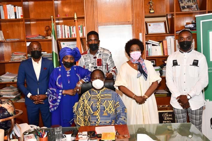 45 et 20 ans de carrières: Aïcha Koné et Abou Nidal reçoivent les bénédictions du président Bédié
