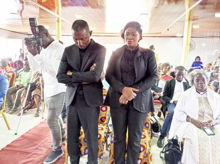 Vivant en couple: Un homme et une femme de Dieu reçoivent chacun une nouvelle consécration