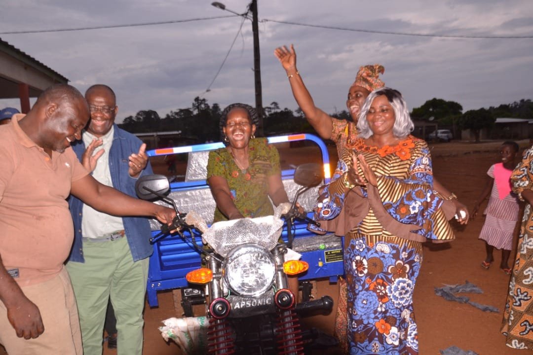 Gagnoa : Guikahué soulage les femmes de Dikouéhipalégnoa avec un tricycle