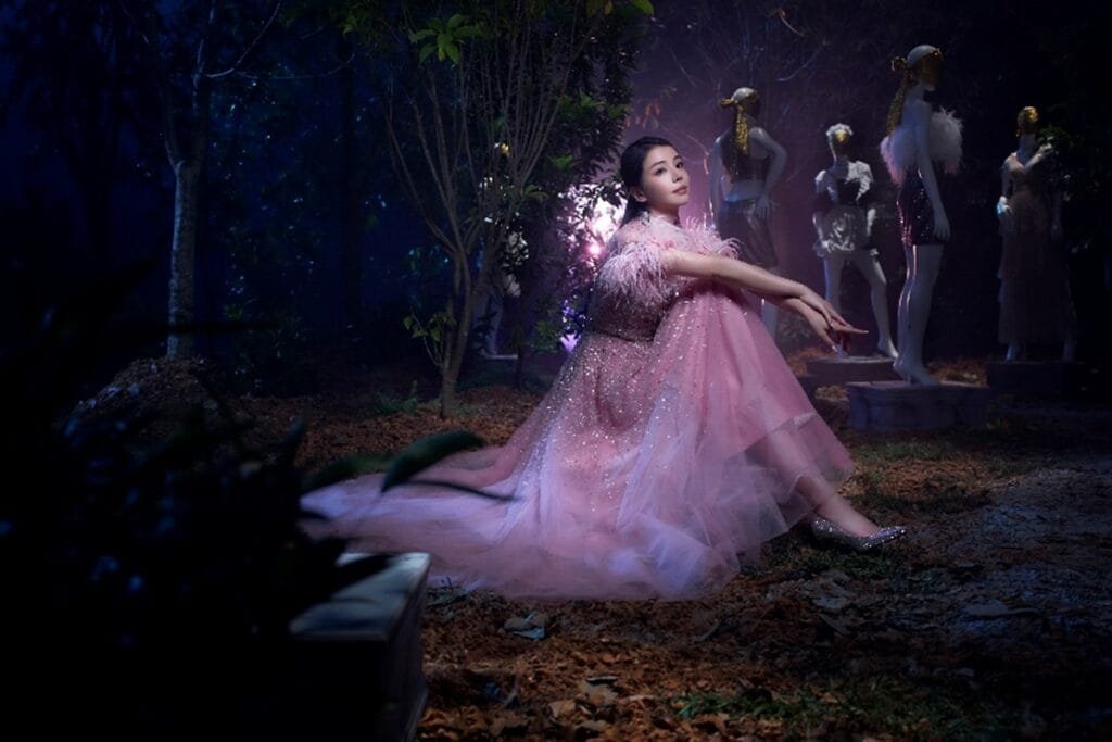 L’ingénieuse campagne de Tia Lee continue dans le deuxième épisode de la série d’animation « GOODBYE PRINCESS »