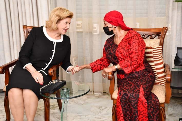 Décès de Koizon Elisabeth: La Première Dame Dominique Ouattara prend sa part de deuil aux côtés de Mme Bédié