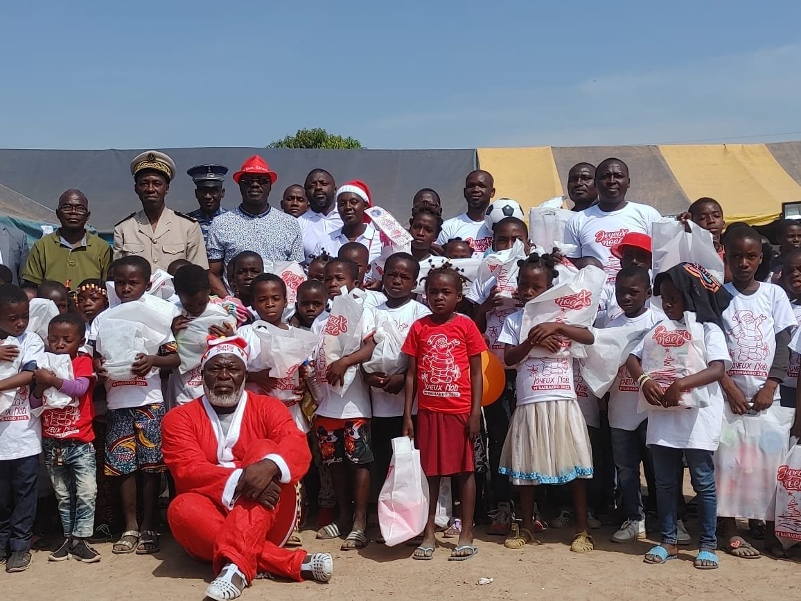 Noël à M’bahiakro : Mme Léa Diamala donne le sourire à des centaines d'enfants