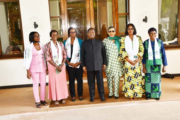 PDCI : Avant son discours à la nation, ce que le collectif des enseignants et les femmes SGS sont allés faire chez Bédié à Daoukro