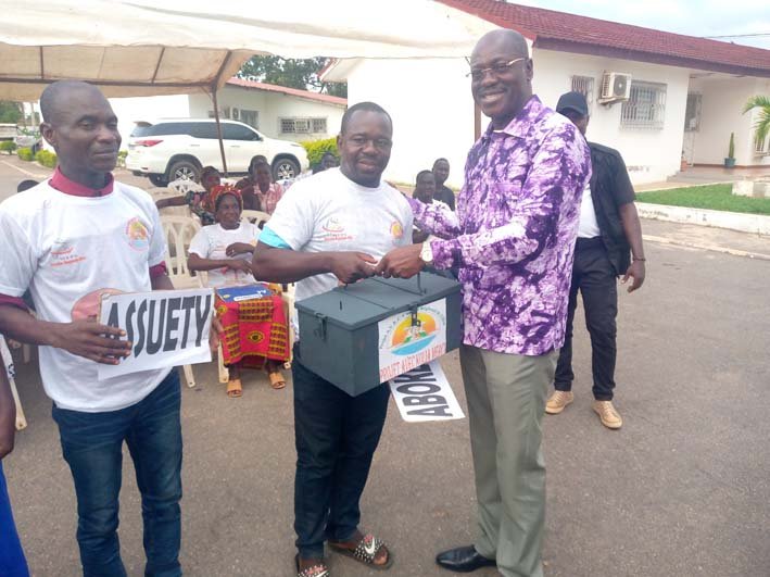 Daoukro Remise de 22 kits aux A.V.E.C : Traoré Adam-Kolia exhorte les bénéficiaires à travailler consciencieusement