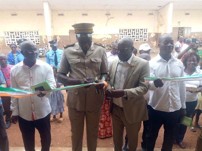 Daoukro/ EPP Tanoh Tanoh 05 : La mairie remet les clés d'un bâtiment à la DRENA, les consignes de Pr Djè Koffi aux enseignants