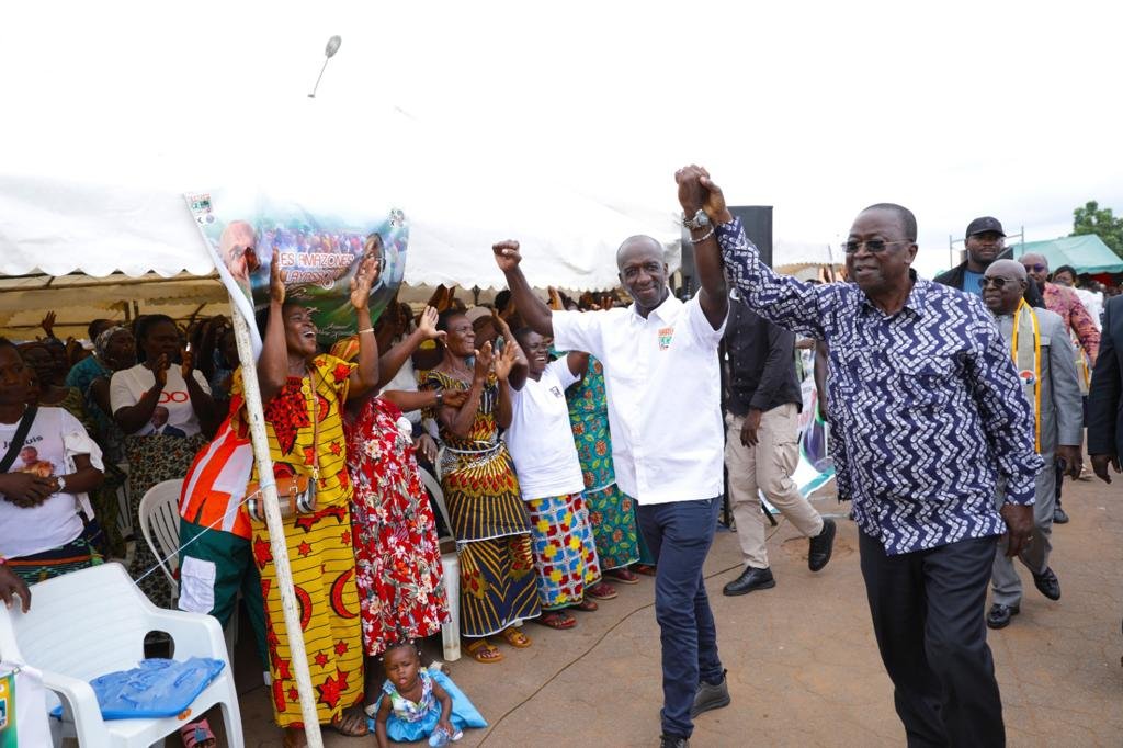 Le RHDP en précampagne à Kokumbo: Jeannot Ahoussou se souvient des morts de l’or et fait des promesses à la jeunesse, des ministres en renfort