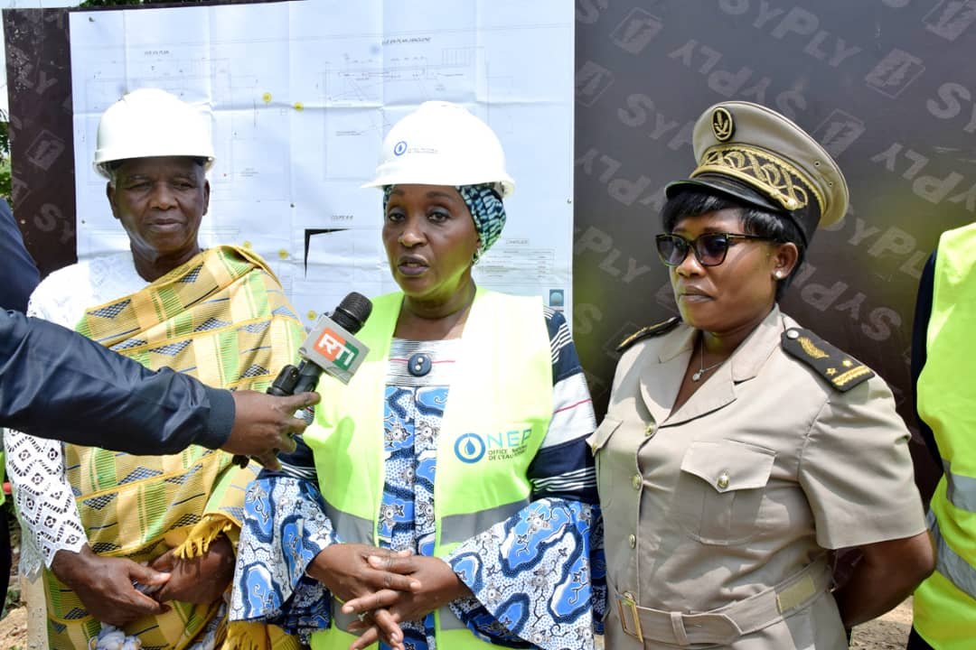 Toumodi/Eau potable: Après une visite de plusieurs chantiers de l'ONEP bien avancés, "l'État est au service de toutes les populations sans distinction", affirme Raymonde Goudou