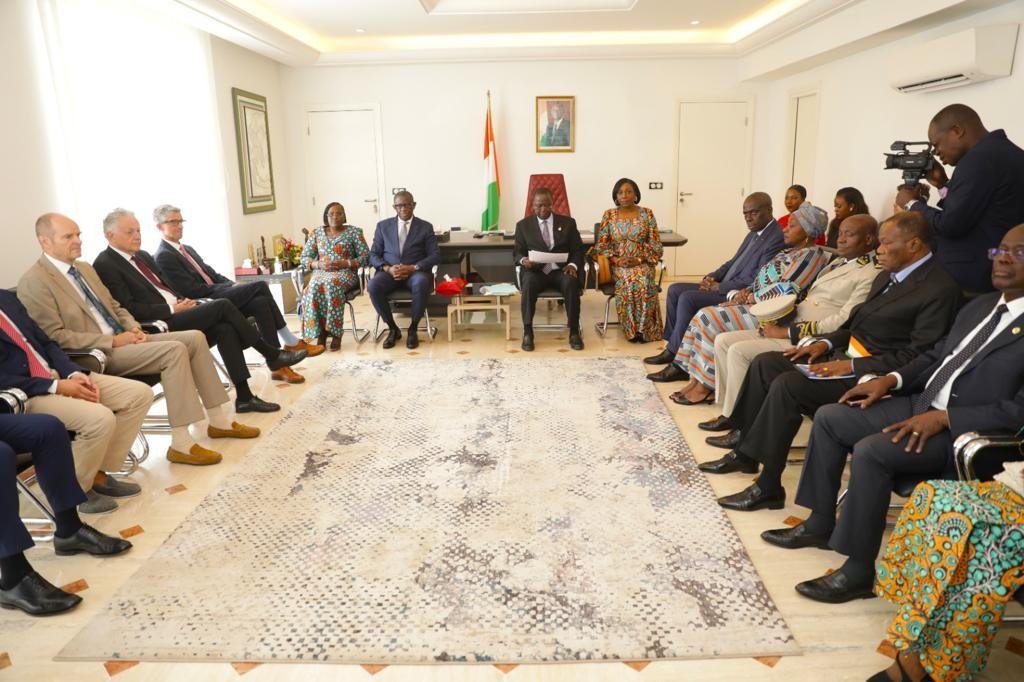Diplomatie parlementaire: Jeannot Ahoussou-Kouadio a reçu et échangé avec une délégation du CHU de Freiburg