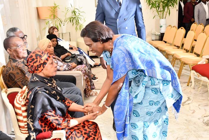 Décès du président Bédié : La compassion de la nation continue (images fortes), plusieurs hautes personnalités à la résidence hier