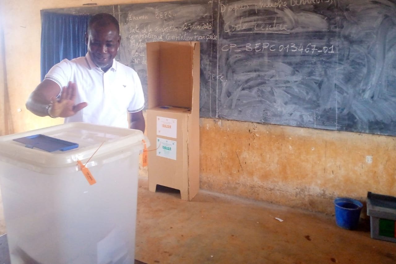 Ouellé / Élections municipales 2023 : Le candidat Ya Raphaël a voté à la grande école