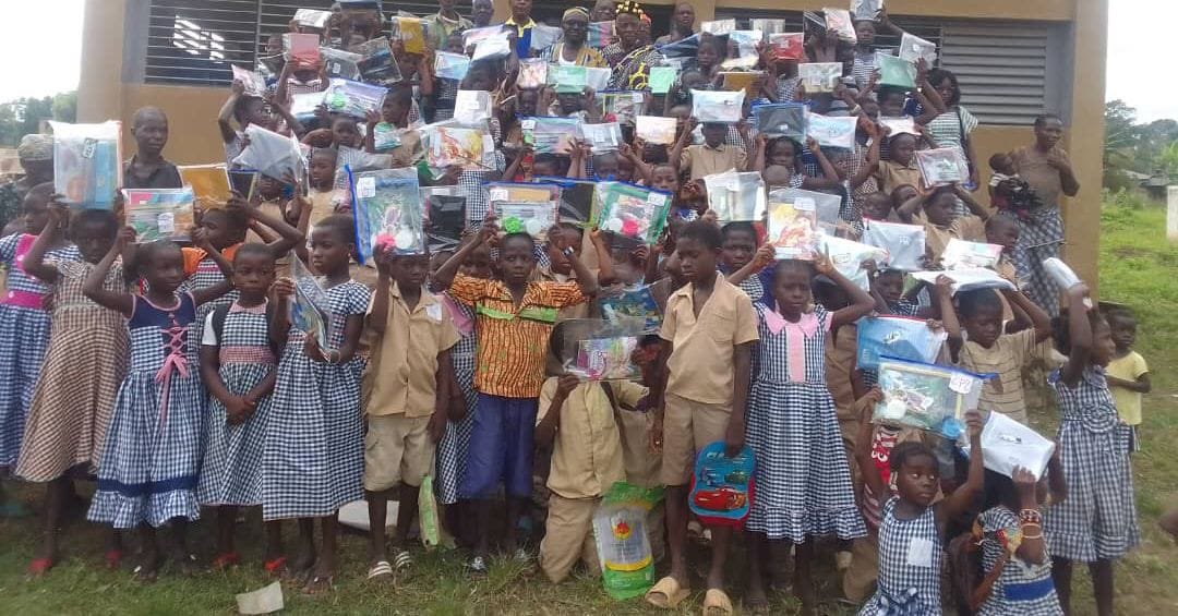 Iffou/Adiyapikro (M'bahiakro) : La MUDESA récompense les meilleurs élèves, offre des kits scolaires et fait plusieurs séances de travail