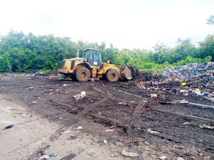 Daoukro (Iffou) : La mairie enlève des ordures ménagères grâce à la solidarité d’Adi Isac de Prikro et prévient…