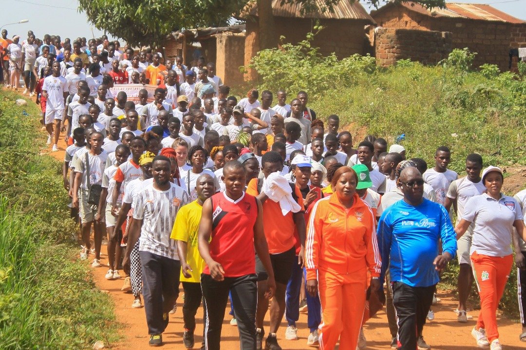 Rando Brune à l’ouest : 500 randonneurs marchent sur les Dents de Man