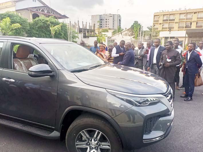 Côte d'Ivoire: Alassane Ouattara dote les structures spécialisées du RHDP de 3 véhicules 4x4