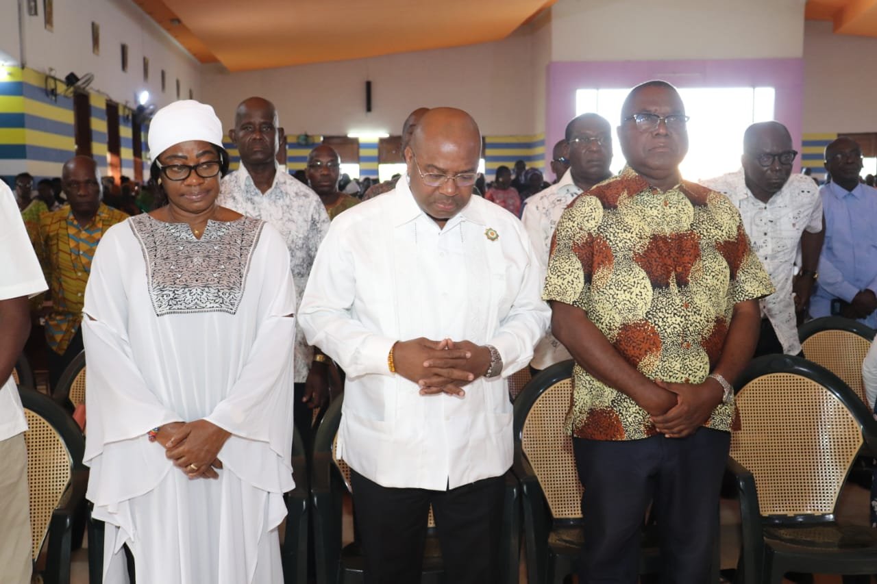 Daoukro : Akoto Olivier et les fidèles catholiques prient pour la mémoire de Bédié et confient ses obsèques au Seigneur