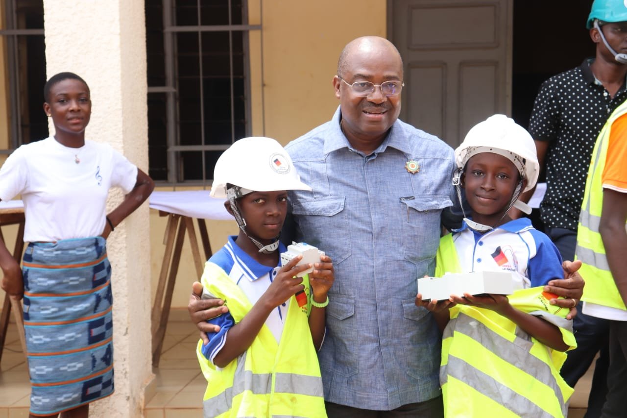 Daoukro/Education-formation: Akoto Olivier apporte son soutien à la formation des jeunes à bas âge au génie technologique