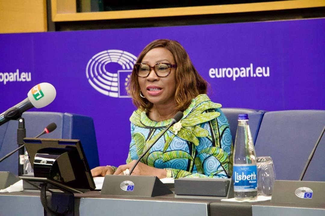 Au Forum universel du Leadership féminin en France : Kandia Camara partage le projet de création de l’Association des Sénats d’Afrique, avec ses homologues Gambienne et Zimbabwéenne