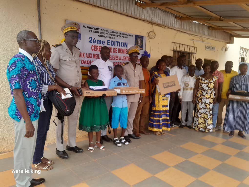 Daoukro / Journée de l'excellence : Vincent Koffi et son ONG priment plusieurs élèves