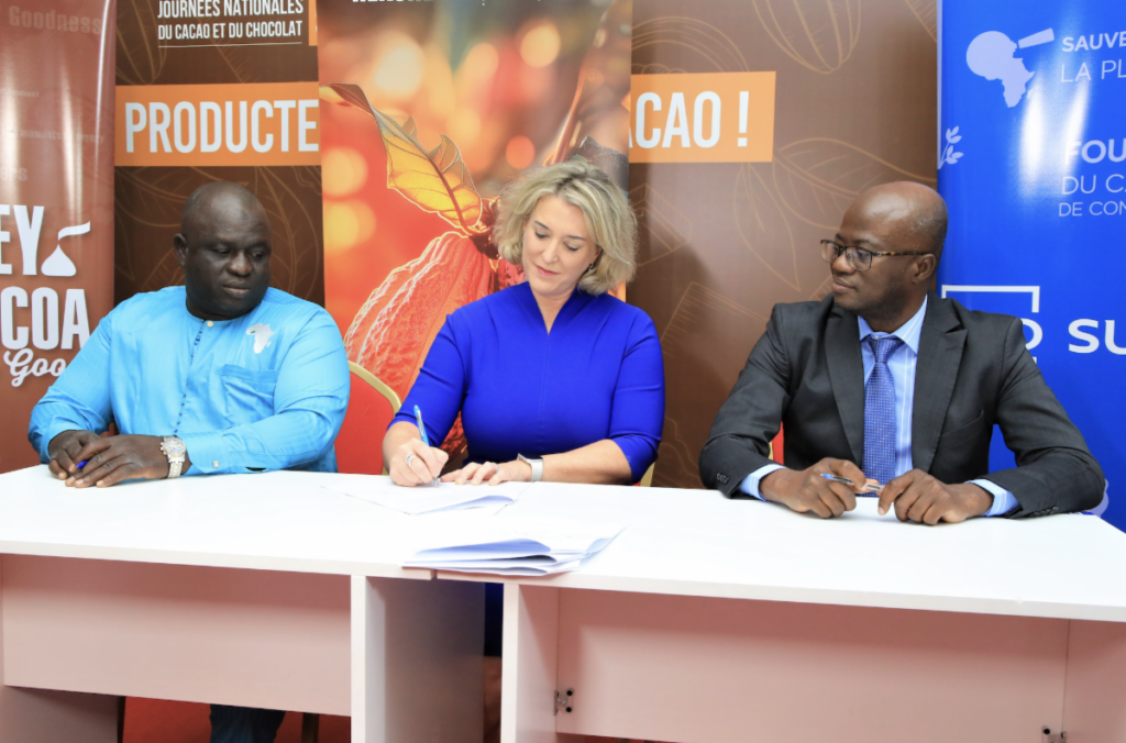 Hershey renforce son engagement envers les agriculteurs de Côte d’Ivoire en signant un accord de partenariat à long terme pour l’approvisionnement en cacao