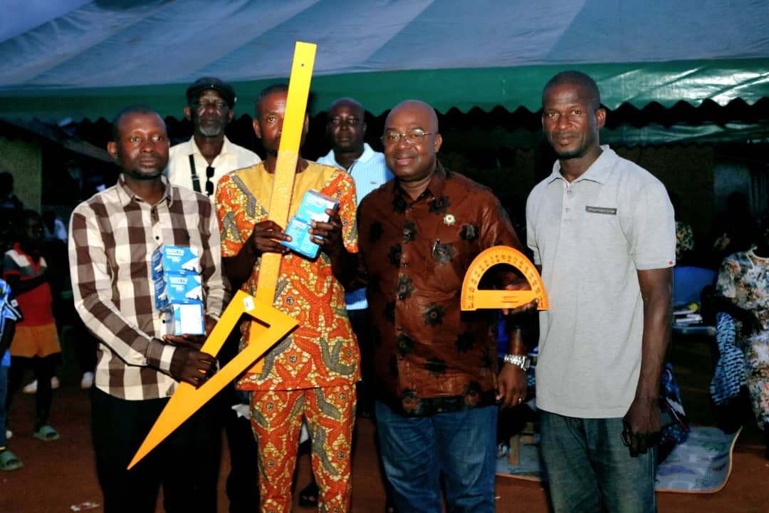 Pokou Kangakro (N'gattakro) : Akoto Olivier apporte son soutien à la notabilité et fait d'importants dons à l'école primaire