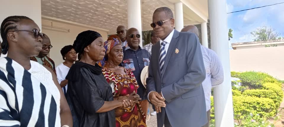 Deuil/Conseil régional du Bélier: Le Président Raymond Konan pleure son frère Fêtè Kpli avant son inhumation, ce samedi