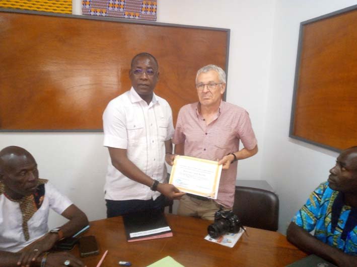 CIV/Région de l’Iffou: Ya Raphaël fait de Jean Dupré citoyen d’honneur de Ouellé