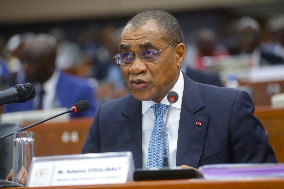 Côte d’Ivoire/Projet de loi de finances: Adama Coulibaly présente les caractéristiques du budget 2025 au Sénat