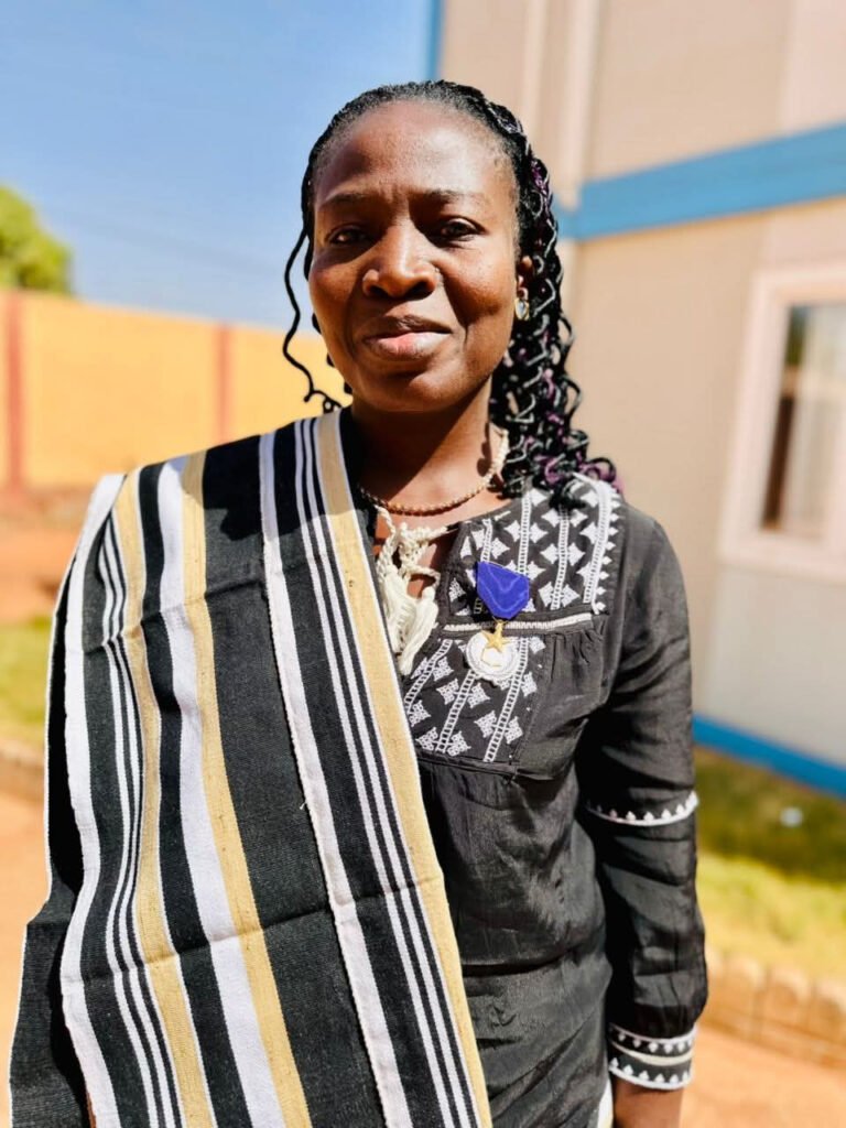 Dr Léa Paré Toé, chercheuse à l’Institut de Recherche en Sciences de la Santé et membre de Target Malaria, élevée au rang de Chevalier des Palmes Académiques